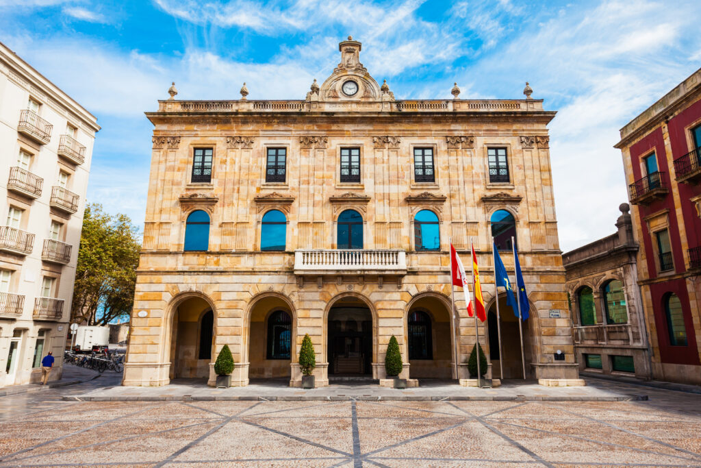 Ayuntamiento gijon plaza mayor o plaza principal centro ciudad gijon asturias espana